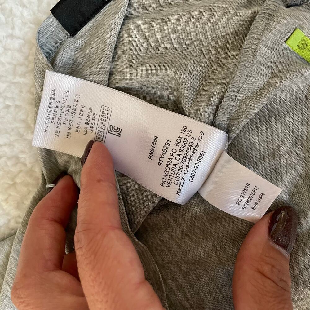 Patagonia Gray Graphic V-Neck Tee Capilene Baselayer Outdoors Small - Picture 6 of 6